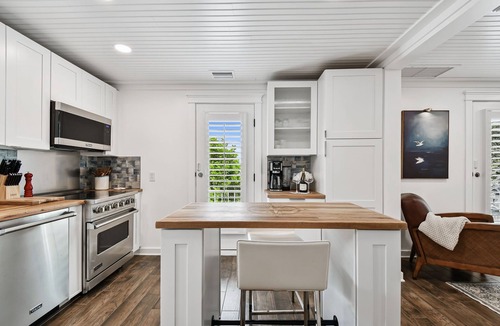 Seminole Apartment | New luxury apartment in Seminole. Less than 5 minutes to Gulf beaches!