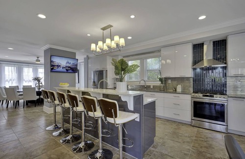 Atlantic City House | New Luxury OCEAN VIEWS! Mansion! Private HEATED saltwater Pool, HOT TUB/jacuzzi