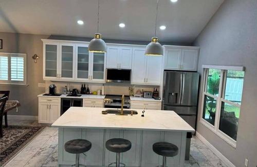 New Port Richey House | New Luxury Retreat , BBQ , EV Charger , Family Friendly