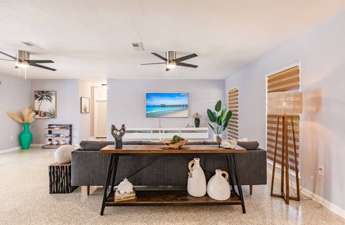 Edgewater House | NEW MODERN 4/3 WATERFRONT HEATED POOL GULF ACCESS FLORIDA HOME