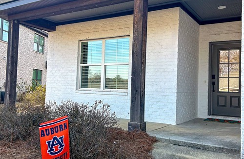 Auburn House | New! No Dawgs- Full 3-bedroom house minutes to campus