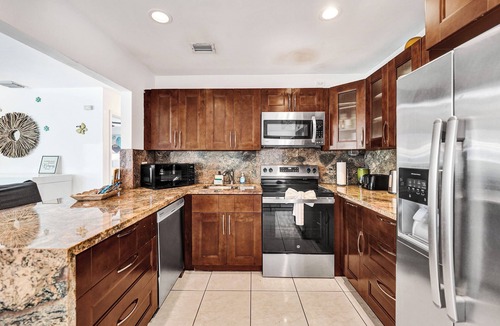Hallandale Beach House | New Paradise Villa with Heated Pool and BBQ Near the Beach