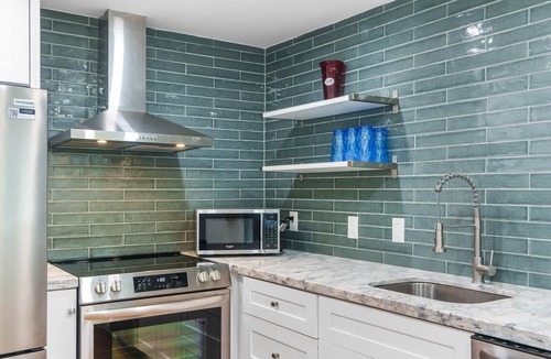 Hollywood South Central Beach Condo | New Rate-2/2 for 6-Shared Beach,Pool,Gym,Game Room