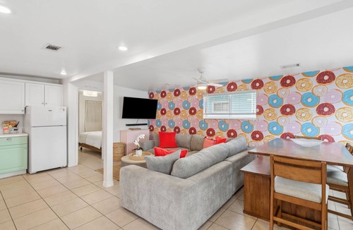 Laguna Beach House | NEW! Sleeps 9 + golfcart + walk to beach and thomas donut + stocktank pool