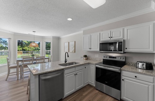 Rincon House | NEW - Southern Oaks Retreat - King Suite, Theater, Massage Chair - LUXURY STAY