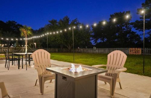 Rincon Apartment | NEW Southern Oaks Retreat Sleeps 8 in Luxury