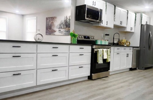 Seymour Apartment | New Spacious 4BR 4Bath/pool/River View