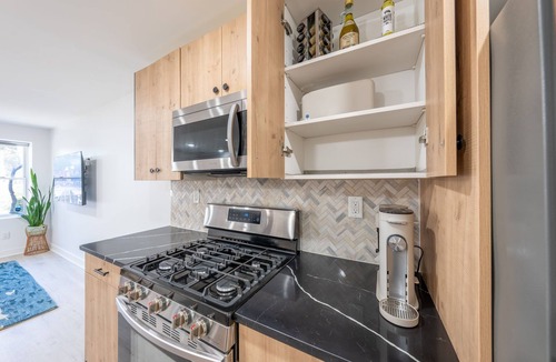 Bergen Apartment | New Spacious Modern Home, Easy NYC Access