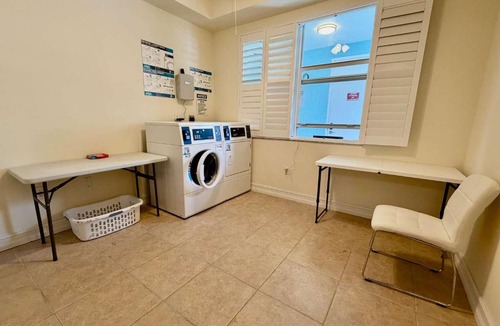 Bonita Shores Hotel | NEW Sun-Filled Queen Studio near Beach