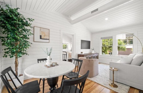 Hyde Park Apartment | NEW! The Adaline Room #9 - Updated Hyde Park Penthouse, Steps to Bayshore