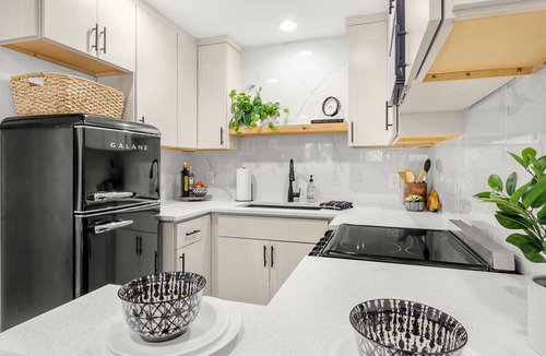 Terrace Park House | New Tiny Tampa Walk To Busch Gardens, Beautiful Outdoor Space!