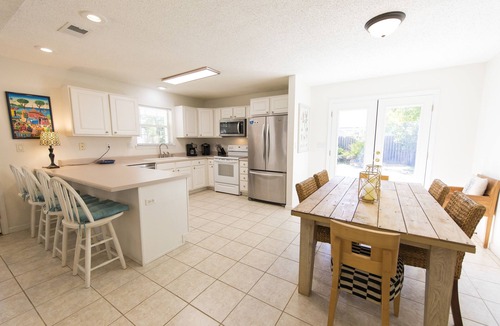 Gulfview Heights House | New to Dune Allen Realty! 10-min walk or 2-minute golf cart ride away to beach!