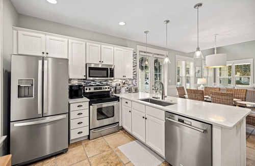 Laurel Grove House | NEW to VRBO-FREE Golf & Activities ~Golf Cart~Hot tub, Pool, Gym