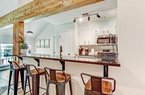 Pooler House | NEW TO VRBO SPECIAL! 4 Bedroom Home- 6 mi to Airport, 11 mi to Downtown