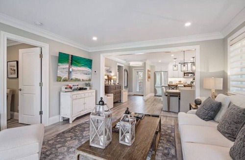 Hunt Club House | Newly Decorated Waterfront Home in PGA National by Guaranteed Rental™