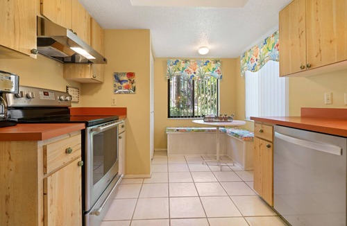 Trailer Estates Condo | Newly Listed! Peaceful Condo in Sarasota Bay