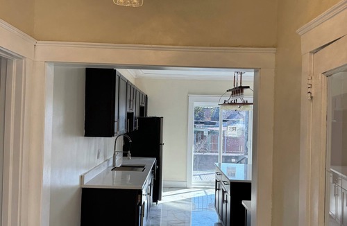 Perry North Apartment | Newly remodeled great location spacious 3-bedroom apt in Pittsburgh with AC,