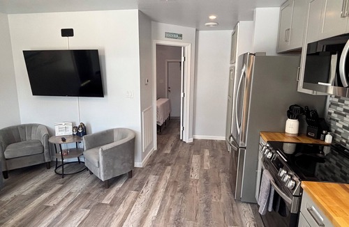 Kissimmee Cottage | Newly Remodeled Tiny Home 20 minutes from Disney!~