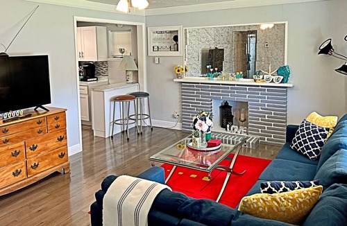 Westgate House | Newly remodeled, centrally located near the Palm Beach airport & the beaches!