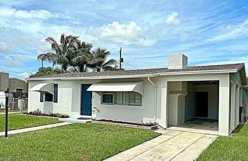 Westgate House | Newly remodeled, centrally located near the Palm Beach airport & the beaches!