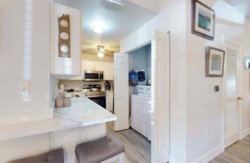 Vanderbilt Beach Condo | Newly renovated 1st-floor condo near Vanderbilt Beach with beach gear, pool, AC