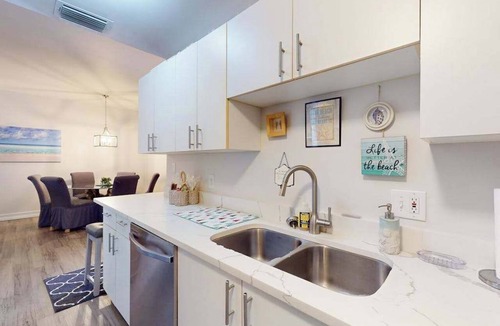 Vanderbilt Beach Condo | Newly renovated 1st-floor condo near Vanderbilt Beach with beach gear, pool, AC