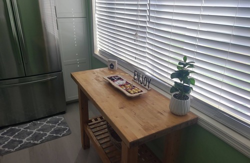 Branford House | Newly Renovated 3 bedroom home close to springs, eateries, markets, and downtown