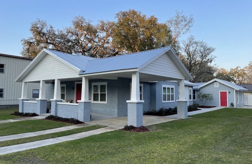 Branford House | Newly Renovated 3 bedroom home close to springs, eateries, markets, and downtown