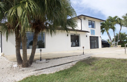 Whispering Pines House | Newly renovated cozy and spacious beach house with breathtaking ocean front