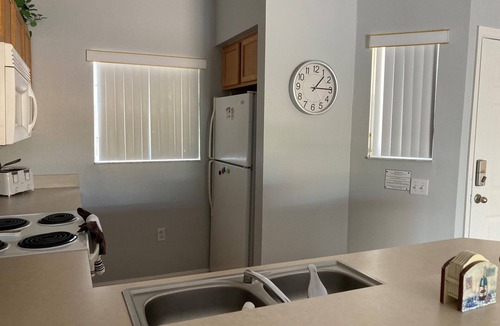 Kissimmee House | Newly Renovated - Family Friendly - Backs onto Pond - WiFi - Close to Disney