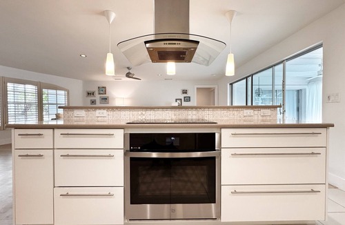 Siesta Key Villa | Newly renovated Pool Villa 10min walk Siesta Beach