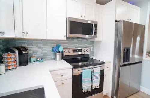 Jensen Beach House | Newly Renovated & Spacious 3BR Family-Friendly Home by Downtown & Beach