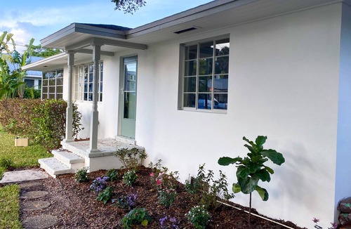 Fort Myers River District House | Newly Renovated Vintage Modern House Downtown!