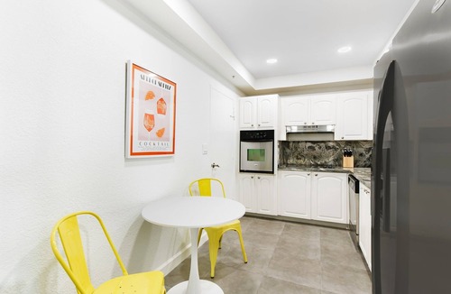 Hollywood South Central Beach Condo | Newly Renovated~Walk to Beach~Close to Entertainment + Nightlife and Shopping
