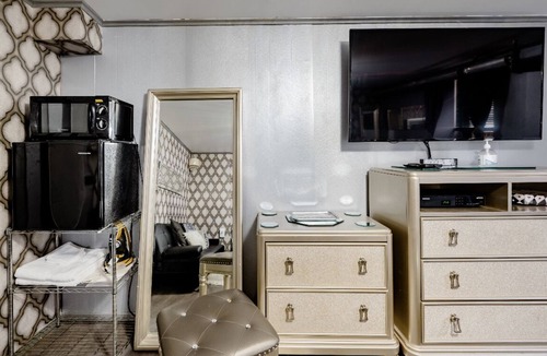 Southeast Yonkers House | Nice Cozy Room By Empire City Casino And Cross County Shopping Center