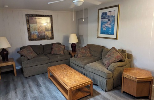 Nokomis Villa | Nokomis Fl. Walk to Tiki Bars & Venice &Nokomis Beach &Legacy Trail.