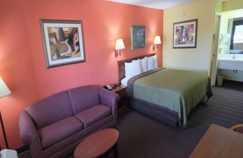 Hawkinsville Apartment | NON SMOKING DOUBLE SUITE #4