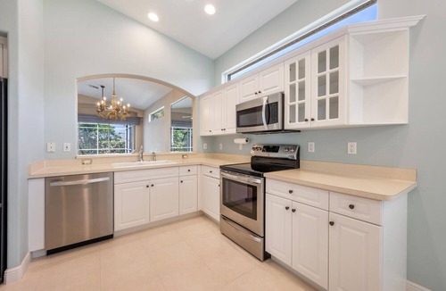 Ibis Cove House | North Naples 2 Bed, den & 2 Bath with PRIVATE POOL for annual rent!