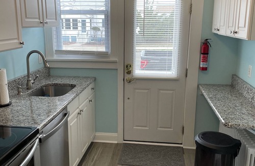 North End Condo | NOW ACCEPTING BOOKINGS FOR SUMMER 2027! 3 BR, 1 Bath Condo - Off Street Parking