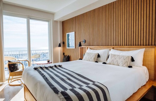 Queens Hotel | NYC Beach Stay | Spa. Pool. Shuttle + Rooftop Bar