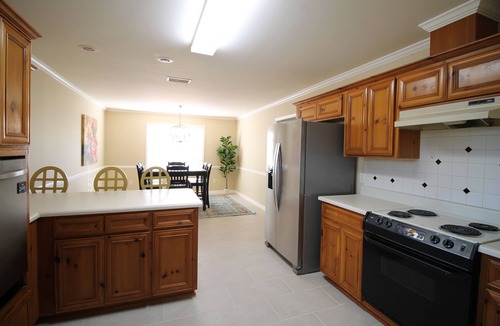 Valdosta House | Oak Garden Getaway - Prime Valdosta Location Convenient to Everything