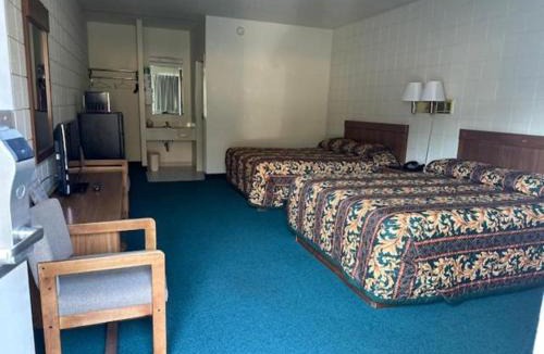 Newaygo Hotel | Oakridge Motel