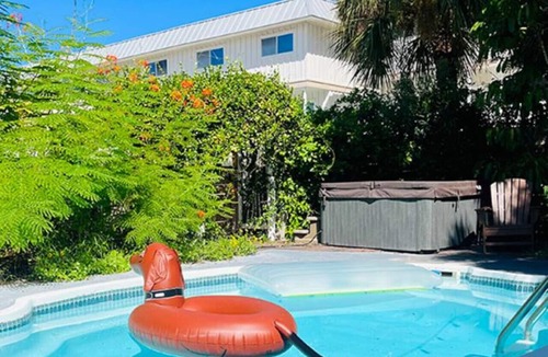 Indian Rocks Beach Cottage | `Oasis` Historic Beachside Cottage 3/2