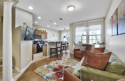 Reunion Cottage | Oasis Near Disney w Golf View, Family&pet Friendly