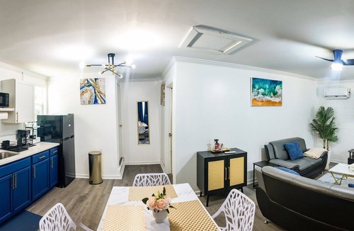 Southside House | OASIS SUITE Oasis/King bed/Mayo/UNF/beaches