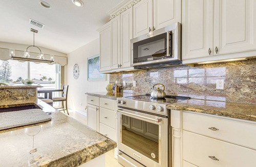 Nettles Island House | Ocean Access, Mini Golf & Pools: Jensen Beach Gem