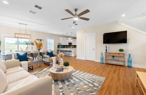 Crescent Beach House | Ocean Breeze l Pool l Steps to Beach