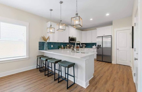 Crescent Beach House | Ocean Breeze l Pool l Steps to Beach
