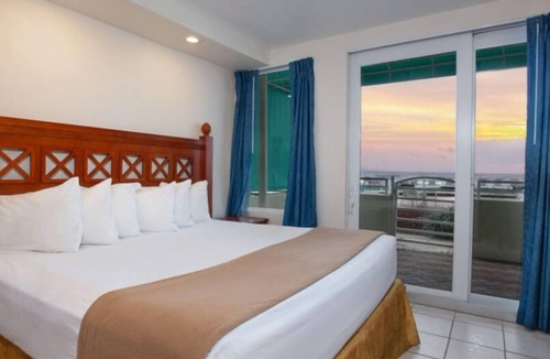 Daytona Beach Resort | Ocean Front Harbour Beach Resort