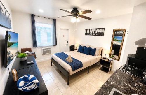 Hollywood South Central Beach Hotel | Ocean Hollywood Suites by The Gold Nests